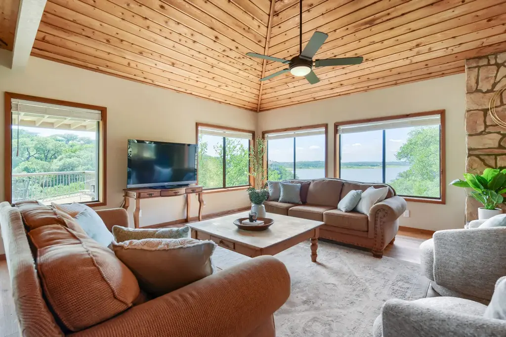 509 Coventry Road, Spicewood
