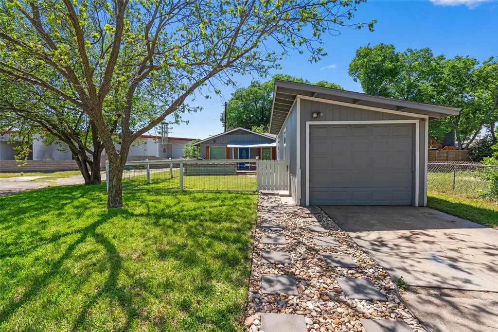 8400 Sequoia Drive, Austin