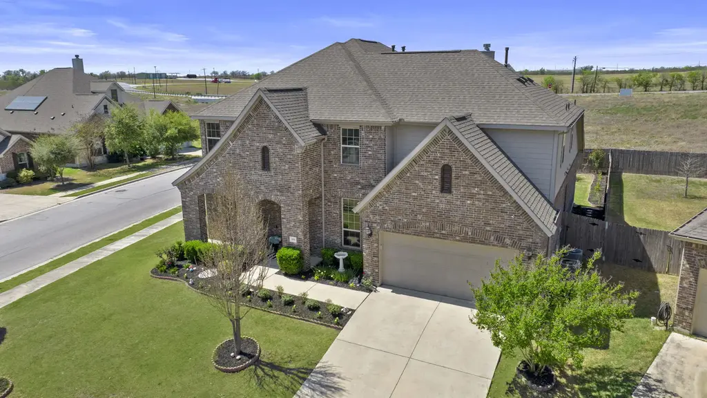 109 Wake Grove, Buda