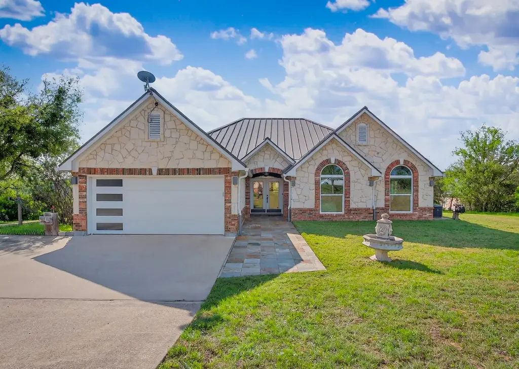 493 Chimney Cove Drive, Marble Falls
