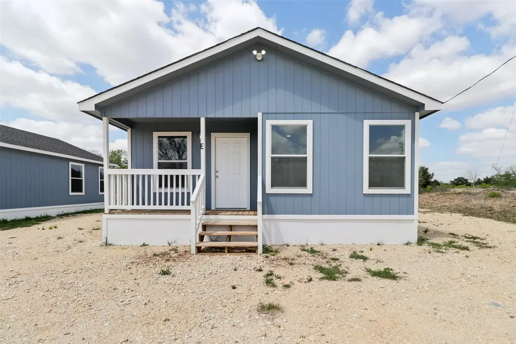 1087 Schubert Lane E, Kyle