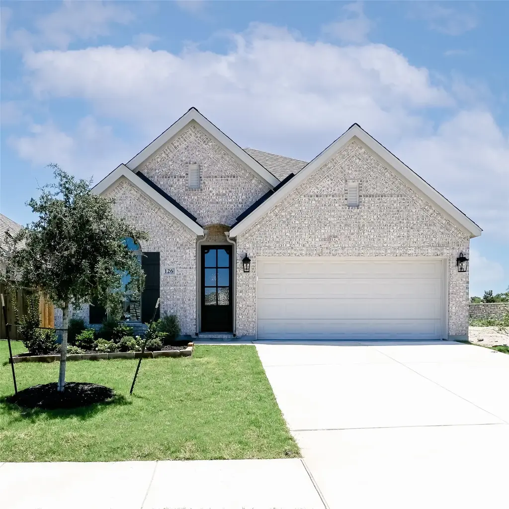 126 Basket Flower Loop, Kyle