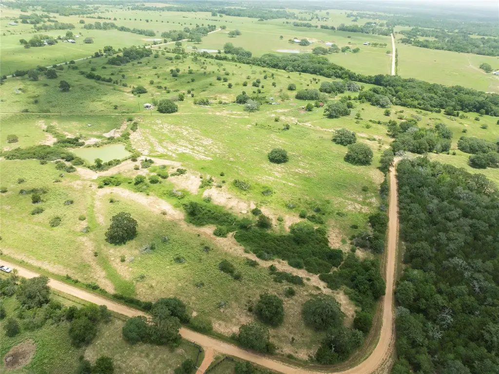 04 Cr 212, Hallettsville