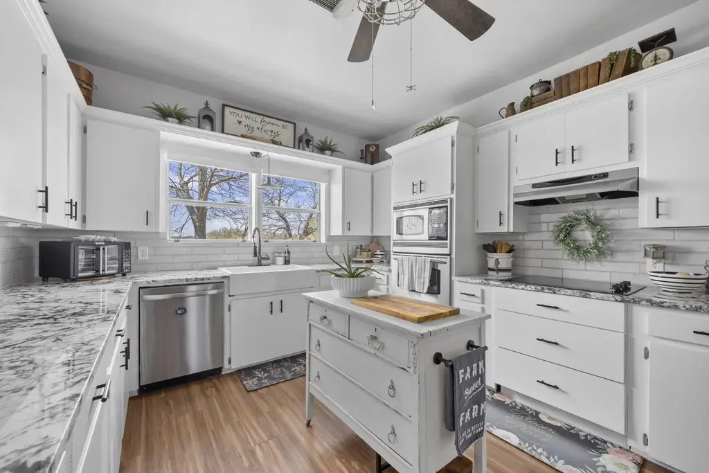 656 County Road 1301, Lampasas