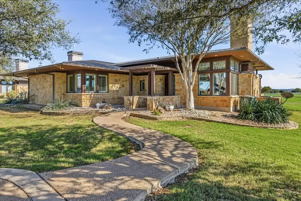 2001 Kahala Sunset Drive, Spicewood