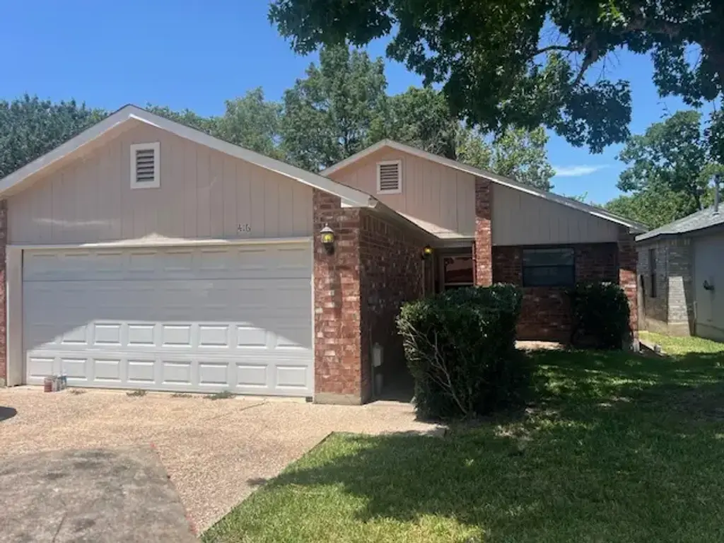 416 Village Lane, Buda