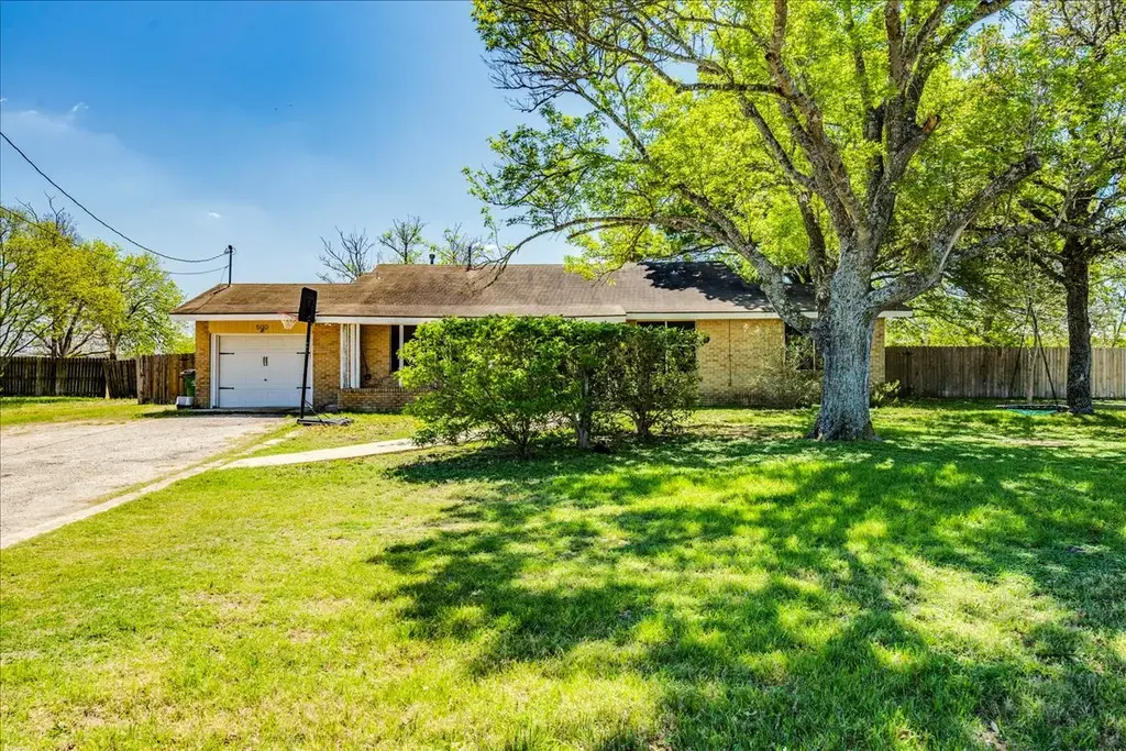 500 Blackjack Street, Lockhart