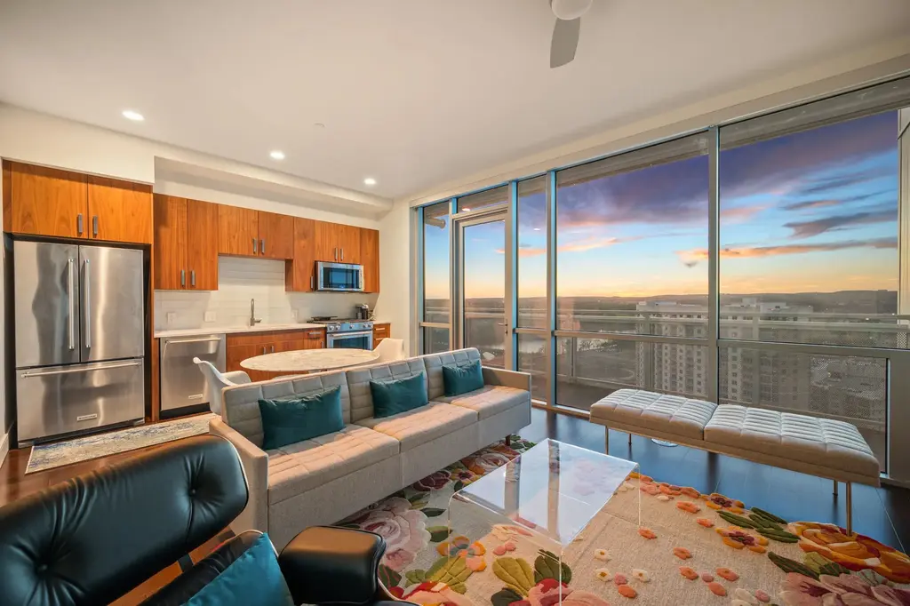 222 West Avenue 1908, Austin