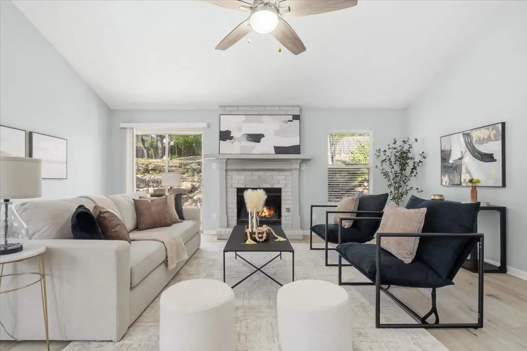 Photo of Listing #1930322