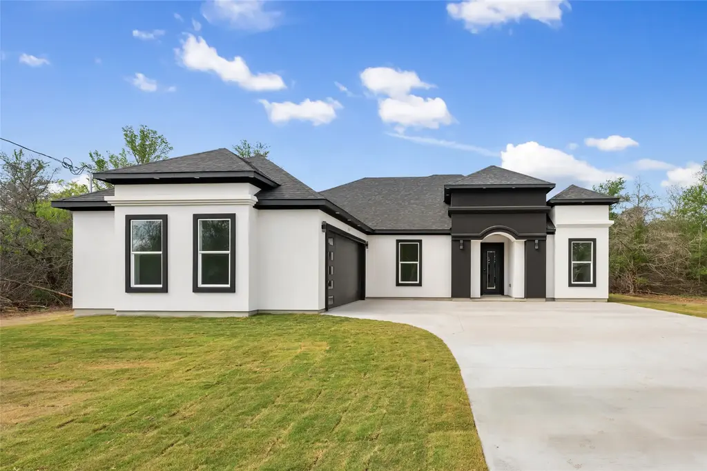 121 E Keomuku Lane, Bastrop