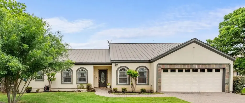 521 Lucy Lane, Horseshoe Bay