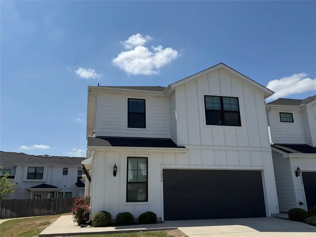 125 Threshing Road A, Buda