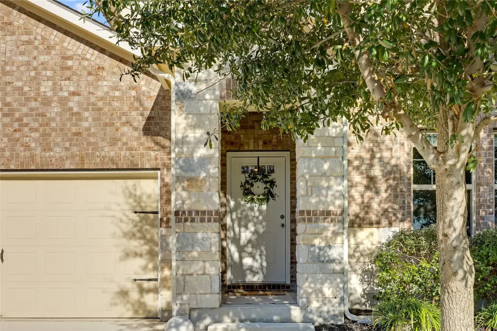 616 Sigourney Way, Leander
