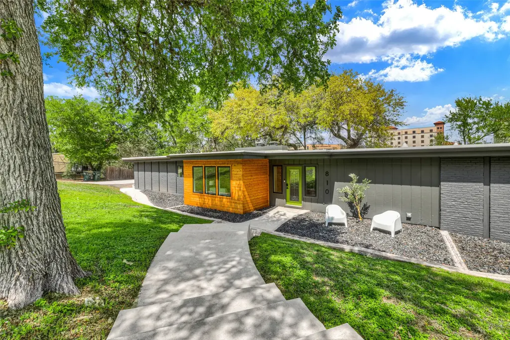 810 N Loop Street, San Marcos