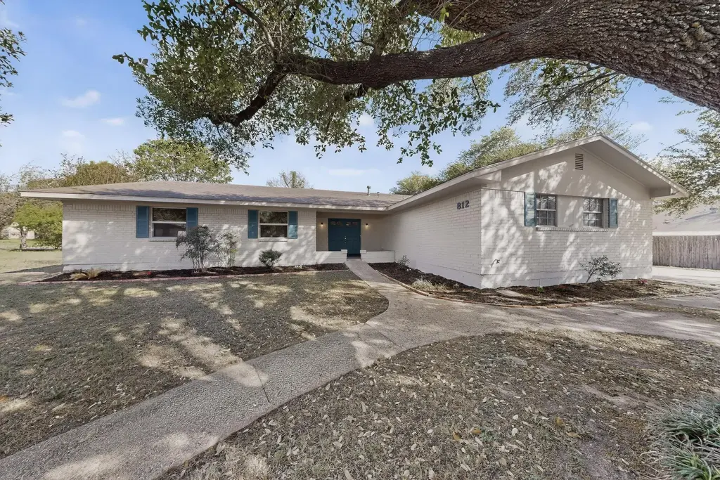 812 George Street, Taylor