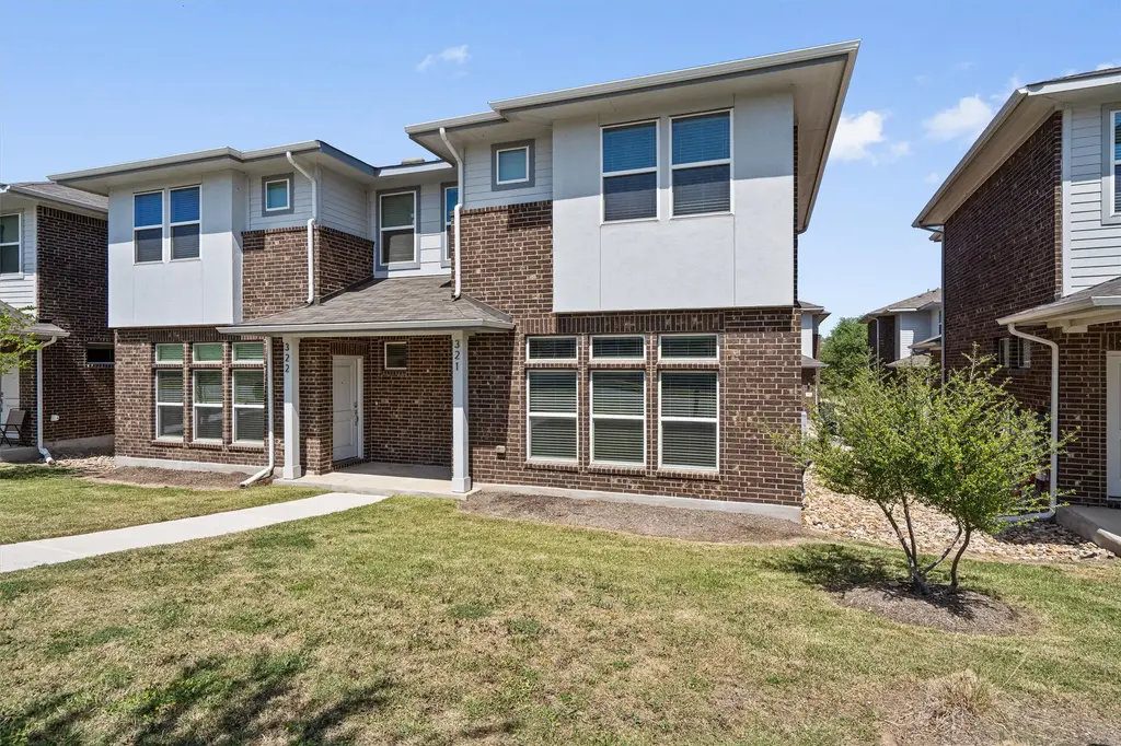 605 W South Street 32, Leander