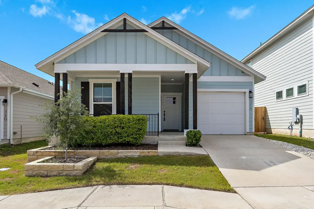316 E Broade Street, Leander