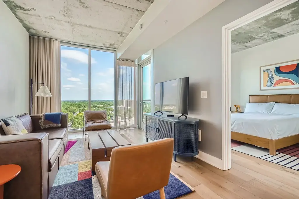 48 East Avenue 1707, Austin
