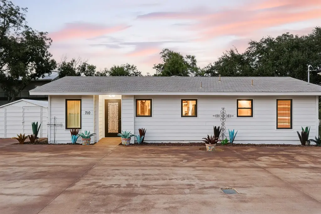 710 Sandy Harbor Drive, Horseshoe Bay