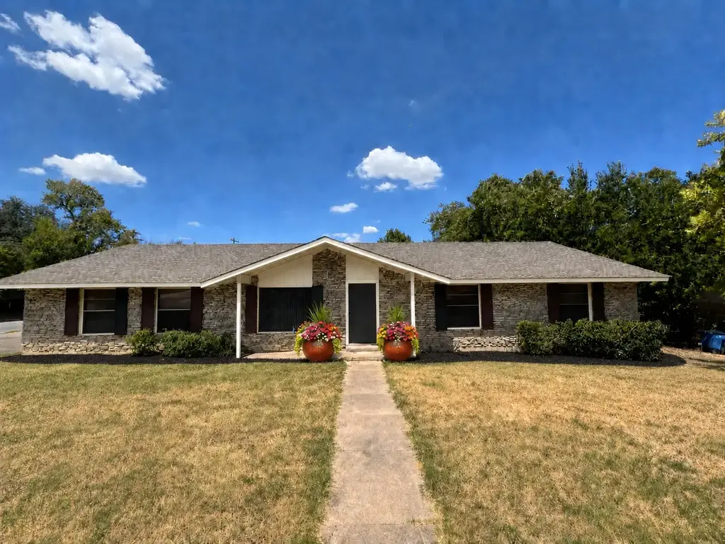 1000 Hollybluff Street, Austin