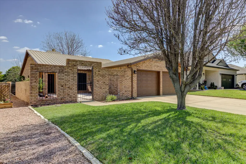 115 Firestone Place, Meadowlakes