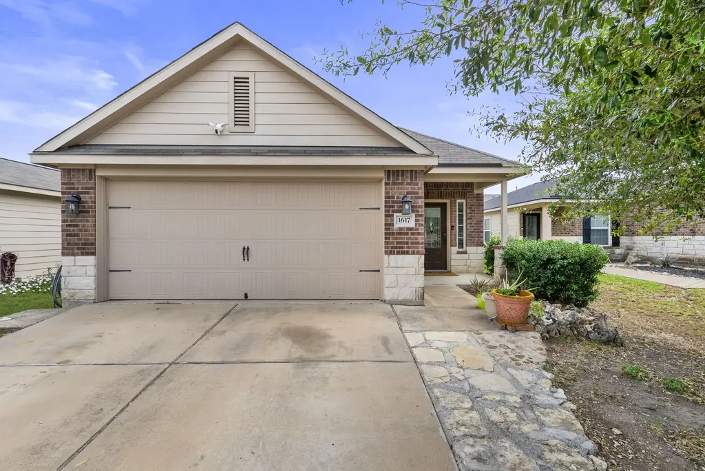 1617 Treeta Trail, Kyle