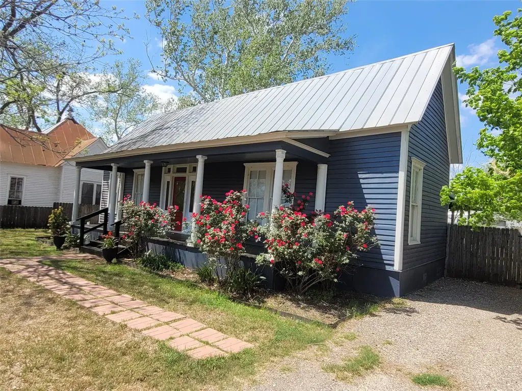 403 Fawcett Street, Smithville