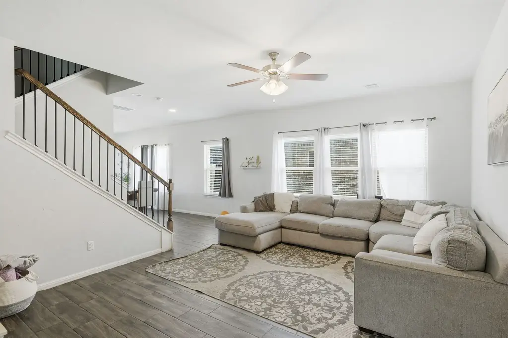 12432 Ostrich Trail, Manor