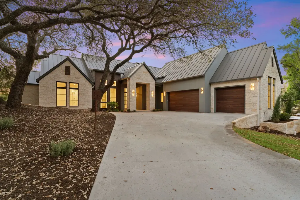 705 The Trails Parkway, Horseshoe Bay