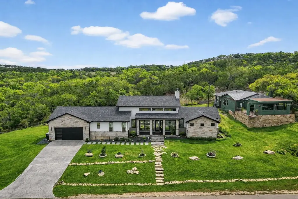 913 Larkhall Drive, Spicewood