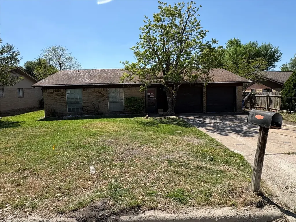 709 Drake Lane, Taylor