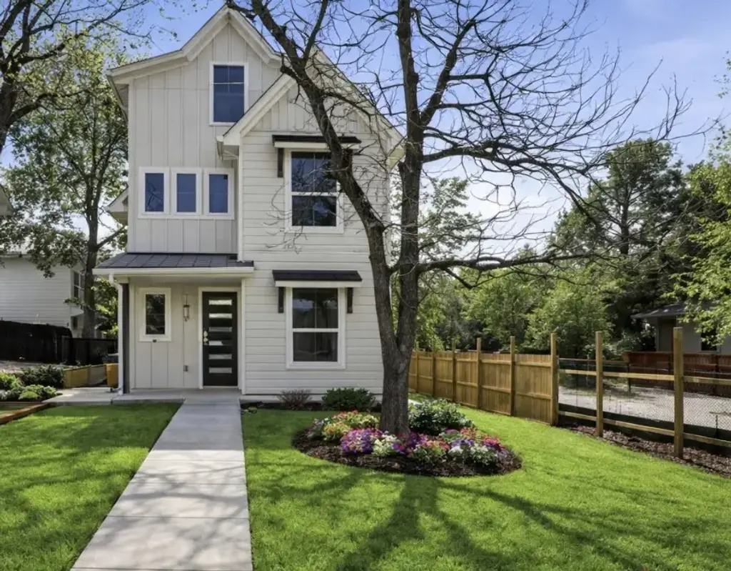 2301 E 10th Street, Austin