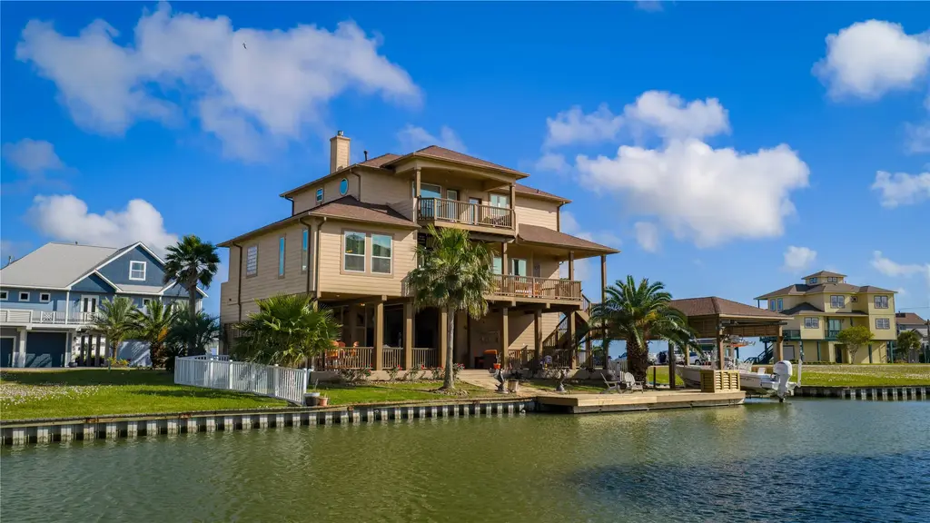 8 Loggerhead, Hitchcock