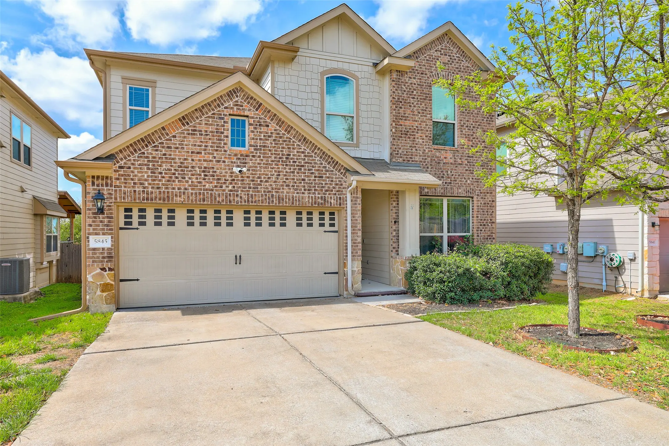 Photo of Listing #1351136
