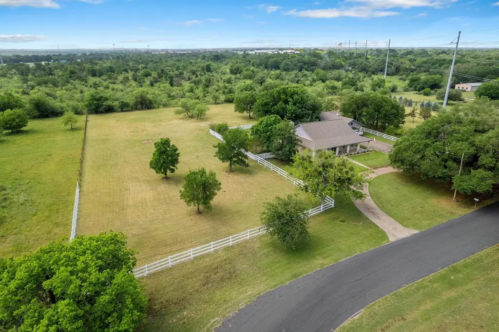 808 Golden Oaks Road, Georgetown