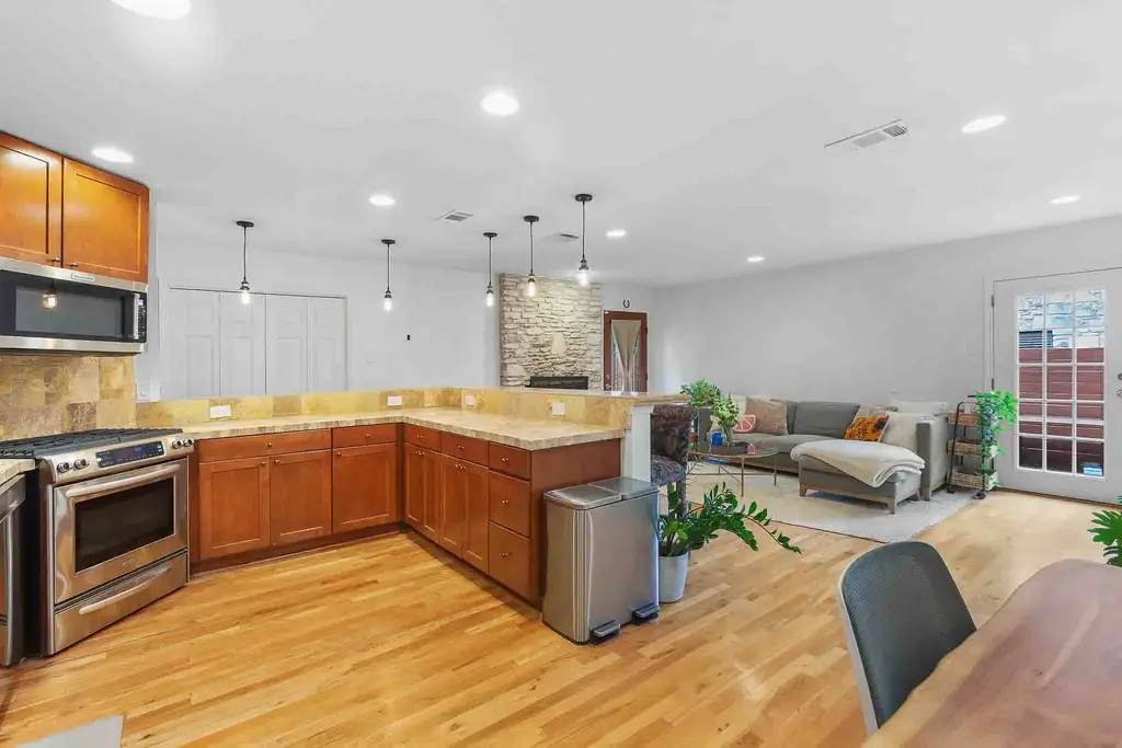 2011 Meadowridge Drive A, Austin