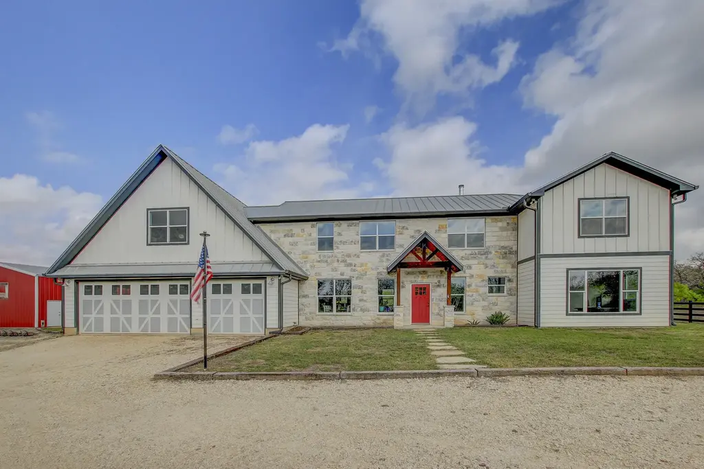 196 Milam Lane, Bastrop