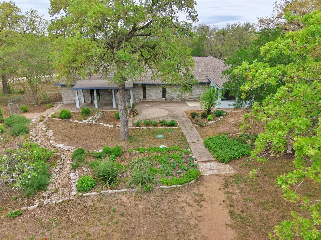 161 Shady Oaks Loop, Cedar Creek