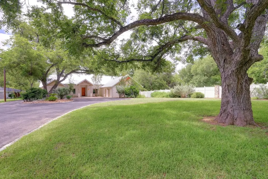 1440 Flite Acres Road, Wimberley