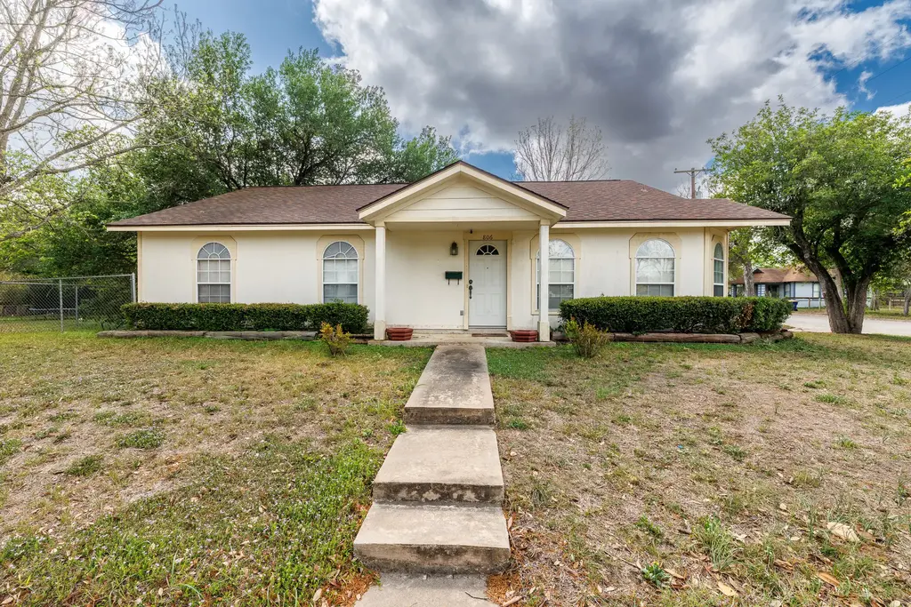 806 Saint Michael Street, Gonzales