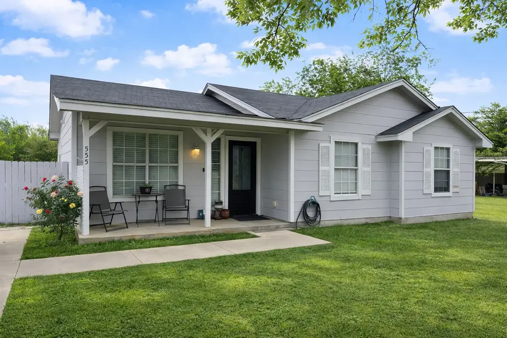 555 Live Oak Drive, Bertram