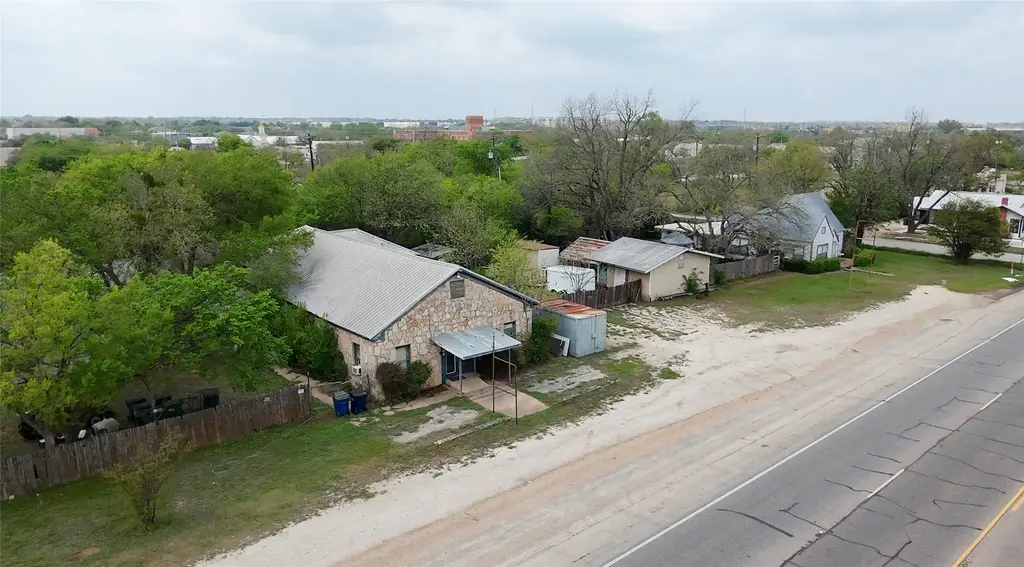 201, 203, 205, & 207 S Hwy 183, Leander