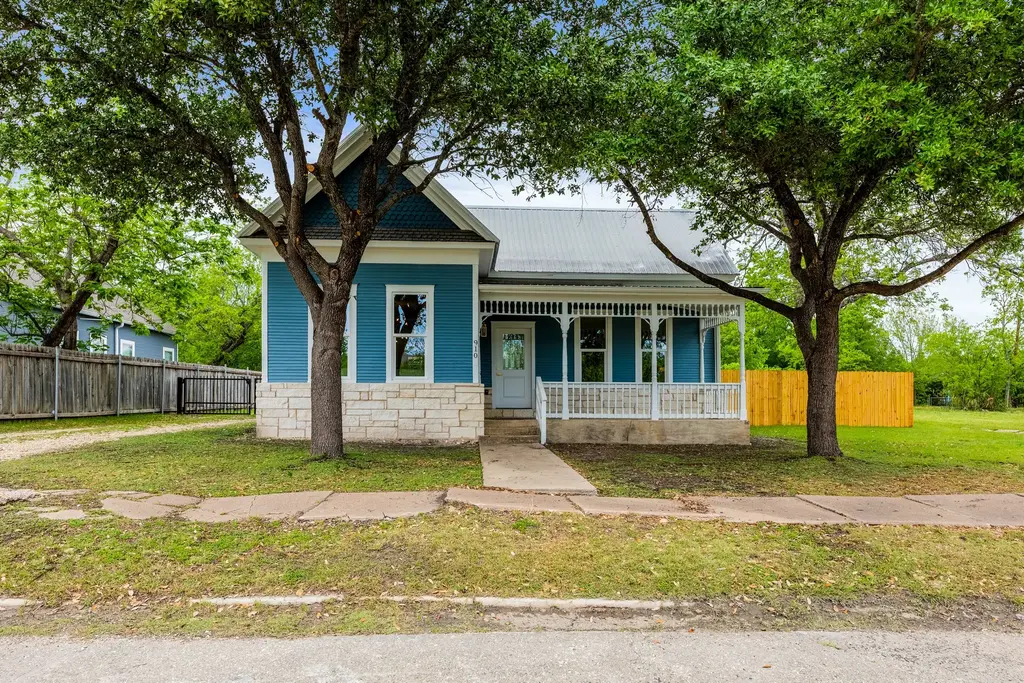 910 W 4th Street, Taylor