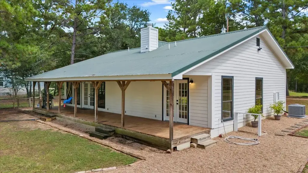 120 Lake Point Way, Bastrop