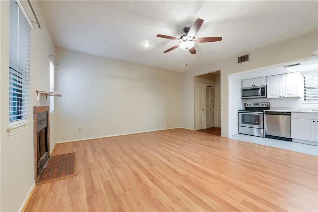 706 W 22nd Street 202, Austin