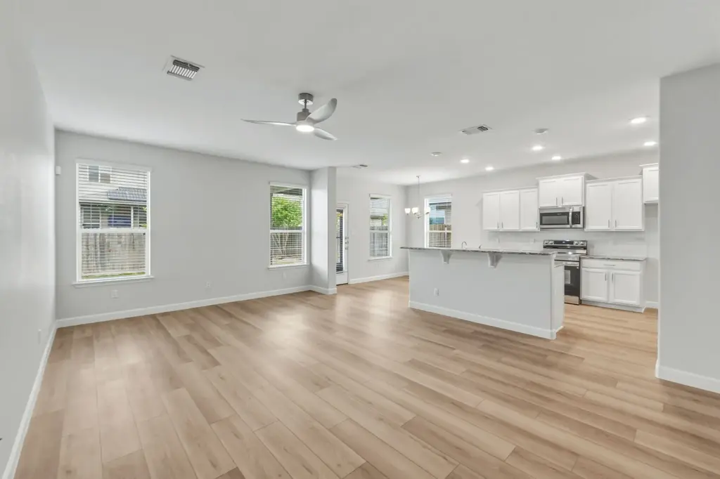 301 Serpentine Lane, Jarrell