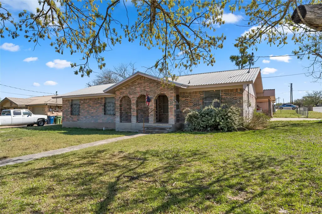 901 N Hill Street, Burnet