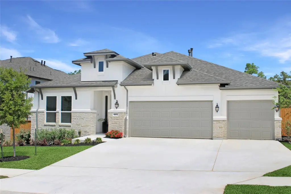 693 Jackson River Loop, Kyle