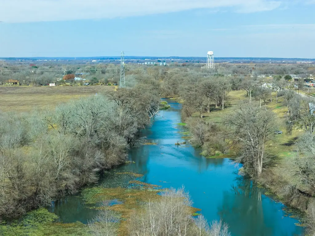 598 Northwest River Road, Martindale