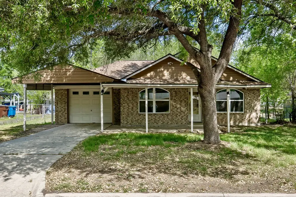 1311 Monte Vista Drive, Lockhart